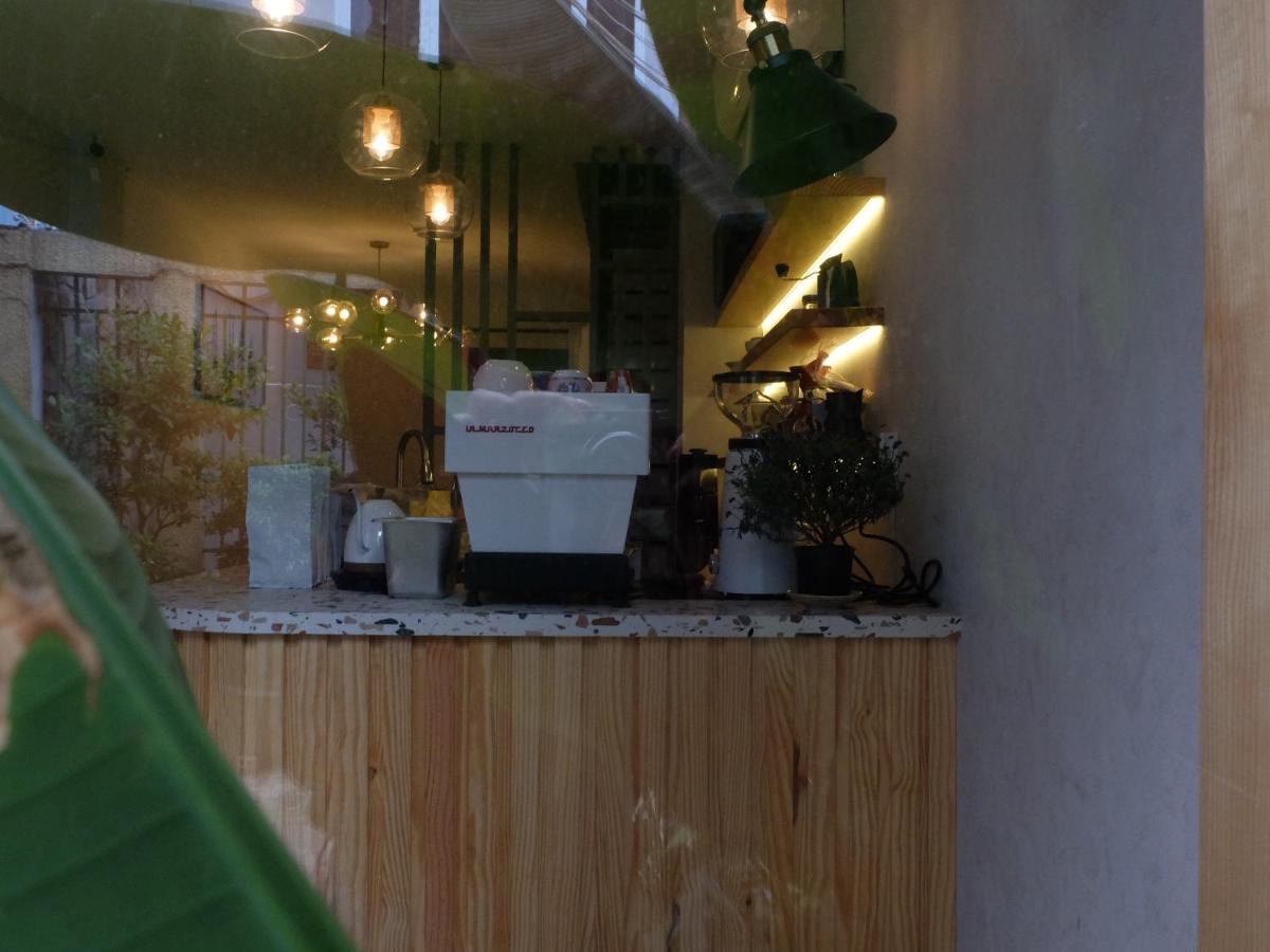 Half Coffee N Dorm Hostel Ho Chi Minh City Exterior photo