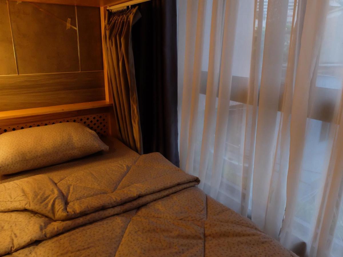 Half Coffee N Dorm Hostel Ho Chi Minh City Exterior photo
